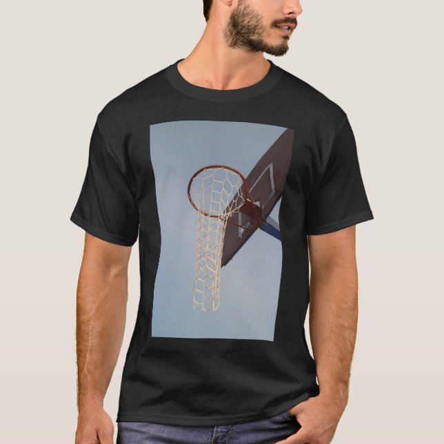 Camiseta Ângulo De Visão Baixo De Basquete (Frente)