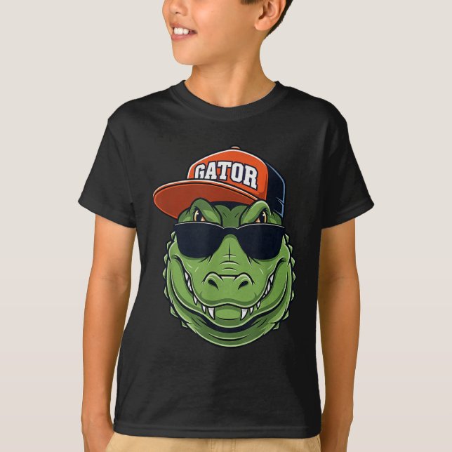Camiseta Animais Legais de Jacaré com Boné e Óculos de Sol (Frente)