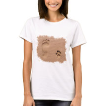 Animal de estimação & pegada na areia