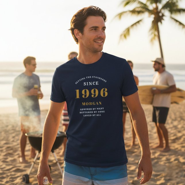 Camiseta aniversário de 30 anos 1996 Nome Personalizado Azu (30th birthday tshirt worn at a beach)