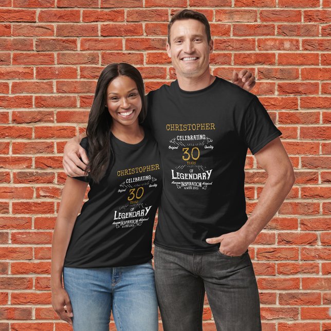 Camiseta aniversário de 30 anos Legendário Retro Dourado Pr (A personalized classic party T-shirt for that special 30th birthday and celebrating turning 30)