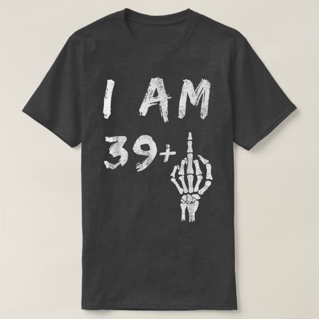Camiseta Aniversário de 40 anos Funny I Am 39 Plus Skeleton (Frente do Design)