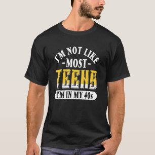 Camiseta aniversário de 40 anos Não sou como a maioria dos