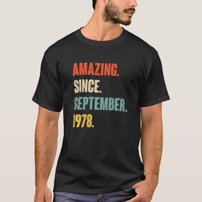 Camiseta Aniversário de 44 de 44 anos é incrível desde sete (Frente)