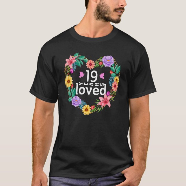 Camiseta Aniversário de Casamento Floral 19 Anos (Frente)