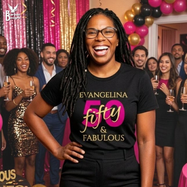 Camiseta Aniversário de Cinquenta Personalizado Nome 50 e F (50 and Fabulous personalized T-shirt with black, gold, hot pink typography)