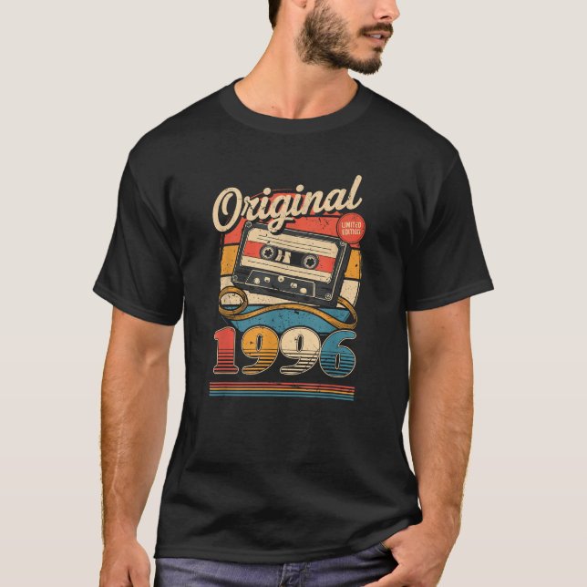 Camiseta Aniversário Divertido Retro Feito em 1996 Clássico (Frente)