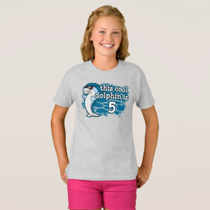 Camiseta Aniversário do miúdo o 5o este golfinho legal é