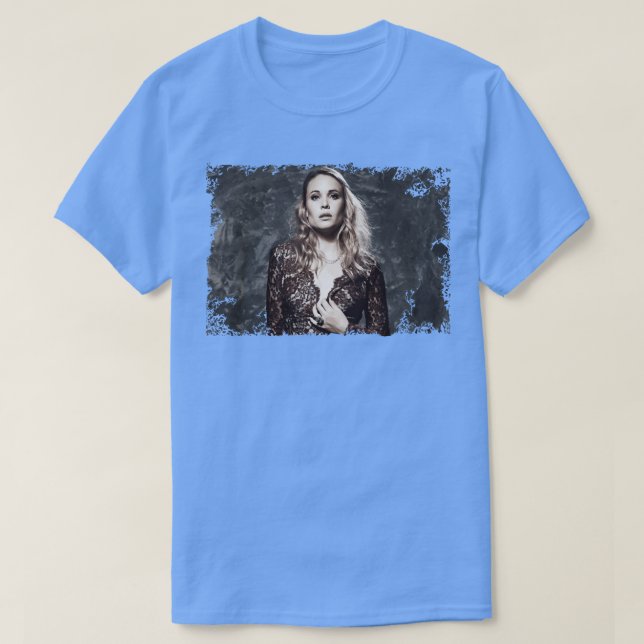 Camiseta Aniversário Oferece Rebekah Mikaelson Idol Dão Pé  (Frente do Design)