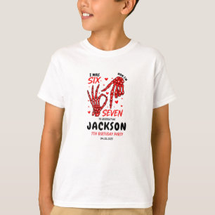 Camiseta Aniversário Seis Sete Esqueleto Mãos Festa