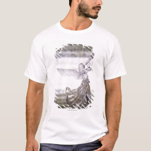 Camiseta Anjo de vidro que joga a trombeta e a imagem da