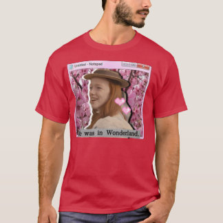 Camiseta Anne com um E ela estava em Wonderland