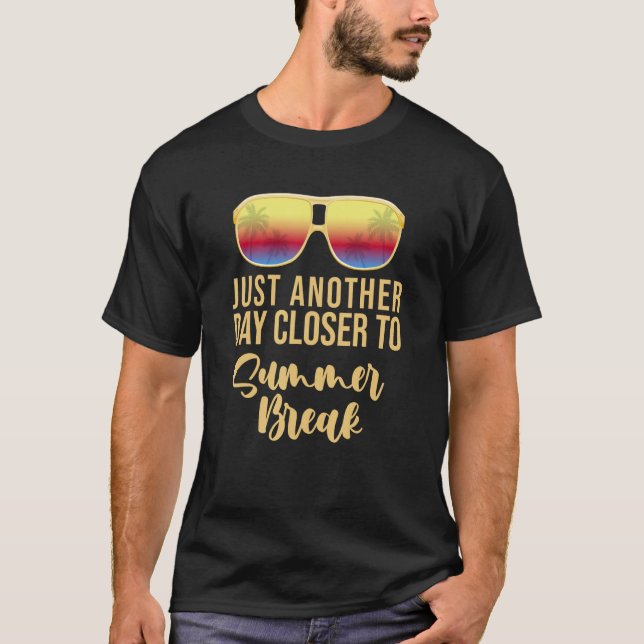 Camiseta Another Day Closer To Summer Break Teacher Summer  (Frente)