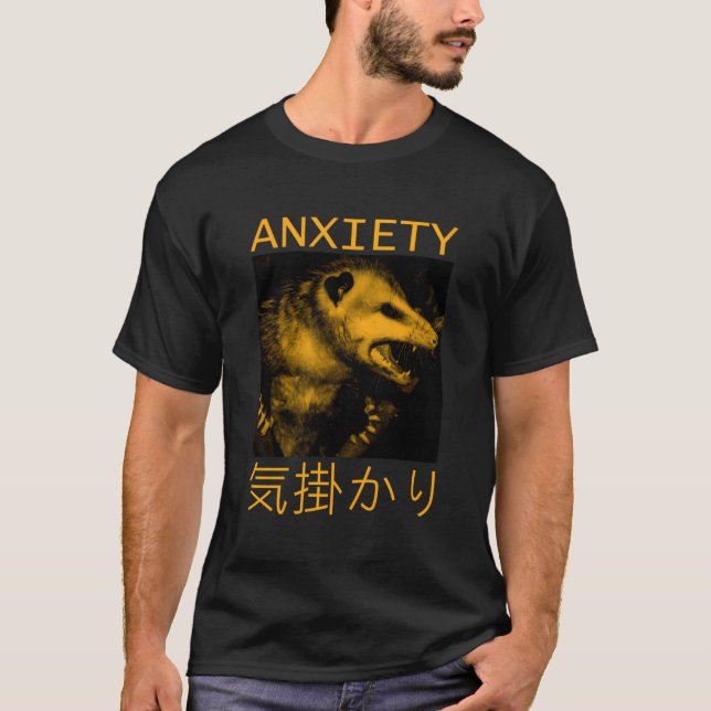 Camiseta Ansiedade Japonesa Possum Texto Ogambm (Frente)