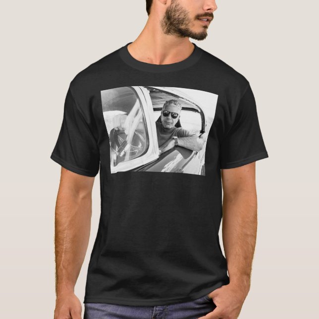 Camiseta Anthony Bourdain in his car Classic T-Shirt (Frente)