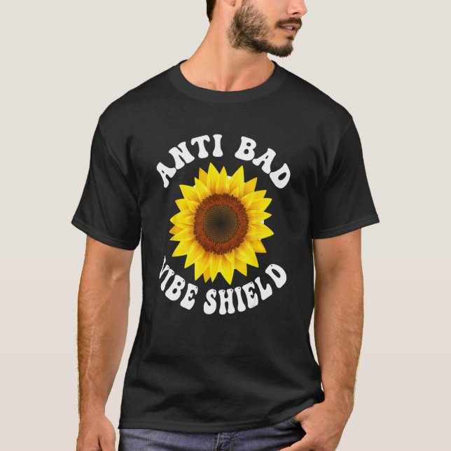 Camiseta Anti Bad Vibe Shield  Hippie Groovy Peace Kindness (Frente)