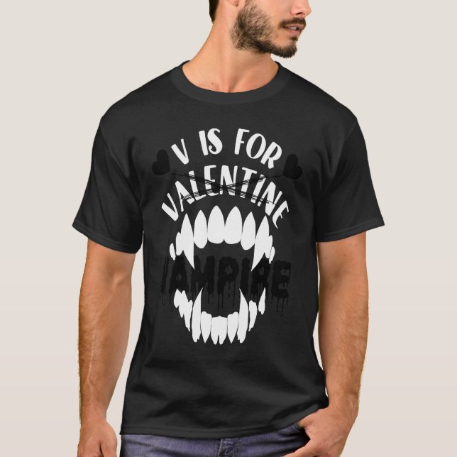 Camiseta Anti Valentines Day V Is For Vampire Not Valentine (Frente)