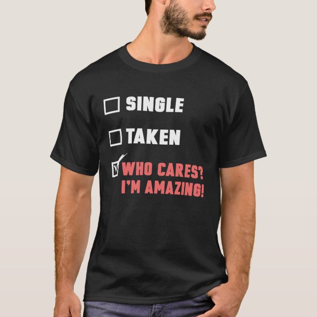 Camiseta Anti Valentine's Day Who Cares I'm Amazing Valenti (Frente)