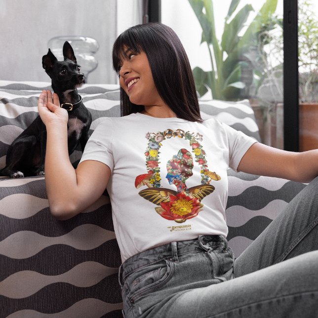 Camiseta Antiquária Madame Butterfly (Person wearing t-shirt)