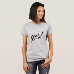 Camiseta Anúncio de noivado Eu disse Sim Noiva para ser<br><div class="desc">Celebre sua noivado com esta camiseta cinza chic com o texto 'Eu disse Sim!' na caligrafia negra elegante do roteiro. Uma camiseta fabulosa para a noiva ser. Desenvolvido exclusivamente para você pelo Happy Dolphin Studio. Se precisar de ajuda ou produtos correspondentes,  entre em contato conosco em happydolphinstudio@outlook.com.</div>