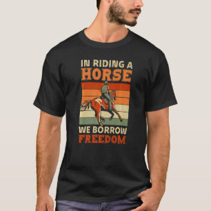 Camiseta Ao Cavalgar Um Cavalo Nós Tomamos Emprestada Liber
