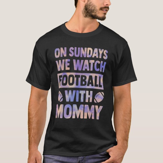 Camiseta aos domingos assistimos ao futebol com as mães mam (Frente)
