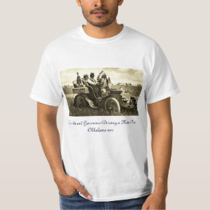 CAMISETA APACHES E GERONIMO CONDUZINDO UM CARRO A MOTOR