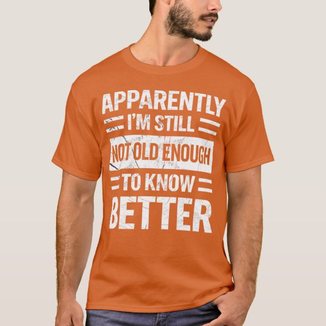 Camiseta Aparentemente Eu Ainda Não Sou Velho o Suficiente  (Frente)