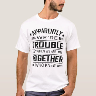 Camiseta Aparentemente, Nós Somos Problemas Quando Estamos
