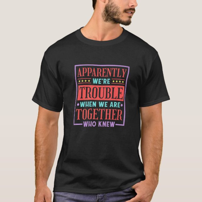 Camiseta Aparentemente somos problemáticos quando estamos j (Frente)