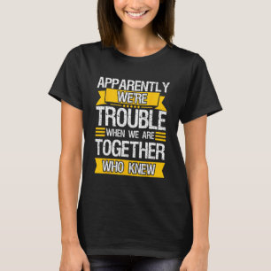 Camiseta Aparentemente somos problemáticos quando estamos j