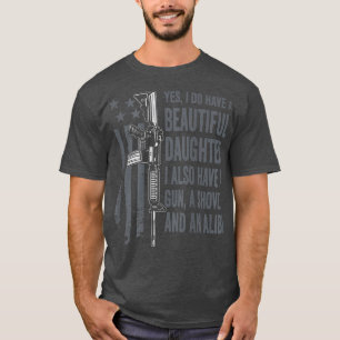 Camiseta Apelido de Arma da Filha Alibi - Piada de Arma da