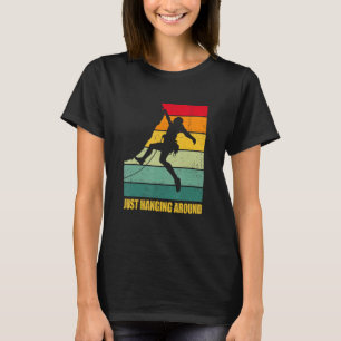 Camiseta Apenas Andando Por Aí Com O Boulder Lixo Gráfico