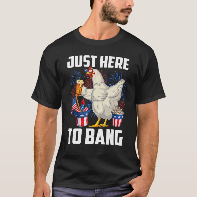 Camiseta Apenas Aqui Para Bang USA Flag 4 De Julho Galinha (Frente)