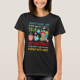 Camiseta Apenas Me Dê Uma Enorme Caneca De Chá Minha Tricô