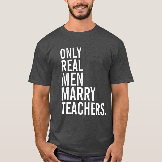 Camiseta Apenas Professores Casados de Homens Reais (Frente)