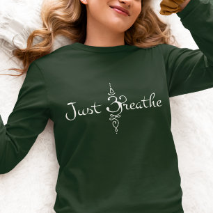 Camiseta Apenas Respire o símbolo tipografia meditação de h