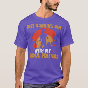 Camiseta Apenas Saindo Com Meus Amigos Ghoul Spooky Hall