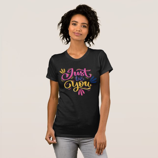 Camiseta Apenas Seja Você - Teto Da Tipografia Floral Retro (Frente Completa)