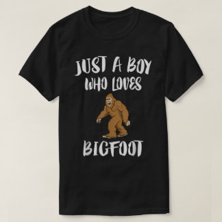 Camiseta Apenas um Garoto que Ama Pé-Grande