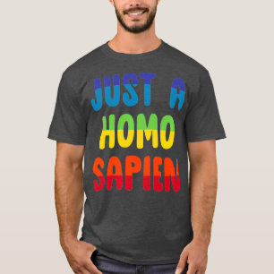Camiseta Apenas um Homo Sapien Rainbow Pride
