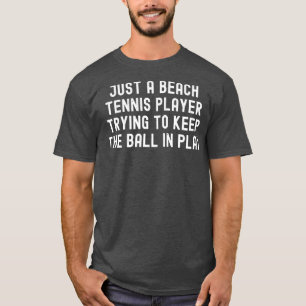 Camiseta Apenas um jogador de Tênis de praia tentando mante
