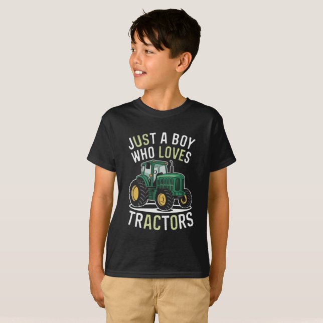 Camiseta Apenas um menino com um grande amor pelos tratores (Frente Completa)