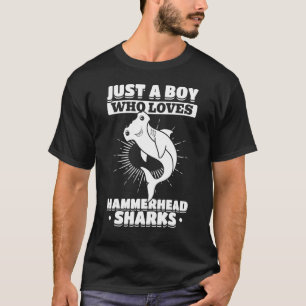 Camiseta Apenas um menino que ama a vida marinha do tubarão