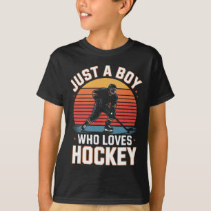 Camiseta Apenas um menino que ama hóquei no gelo retrô joga
