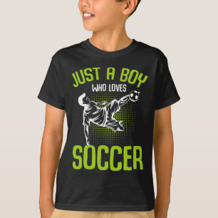 Camiseta Apenas um menino que ama jogadores de futebol meni