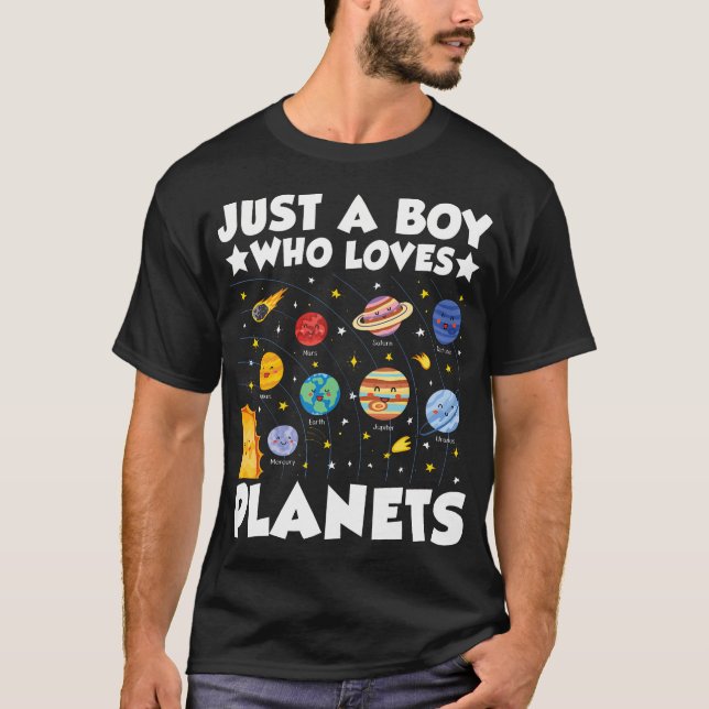 Camiseta Apenas Um Menino Que Ama O Espaço Solar Do Sistema (Frente)