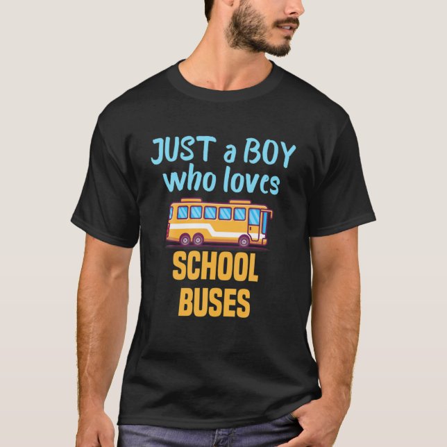 Camiseta Apenas Um Menino Que Ama Ônibus Escolares E Motori (Frente)