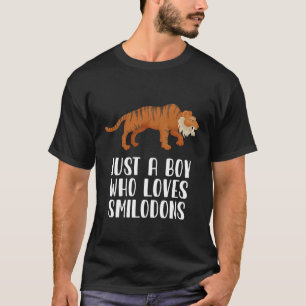 Camiseta Apenas Um Menino Que Ama Smilodons