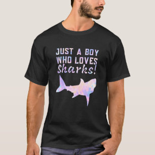Camiseta Apenas um Menino que Ama Tubarões Peixes do Oceano